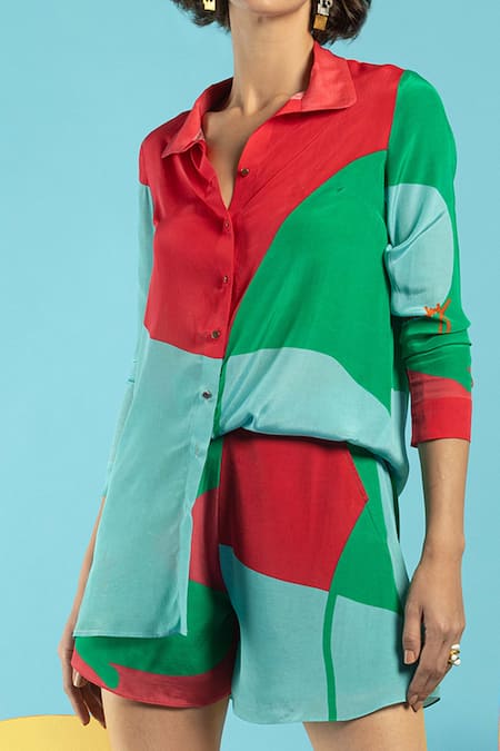 Nautanky Green Natural Crepe Abstract Shape Print Ready To Go Colourblock Shorts Set at Aza Fashions Nautanky_Green Natural Crepe Abstract Shape Print Ready To Go Colourblock Shorts Set _at_Aza_Fashions