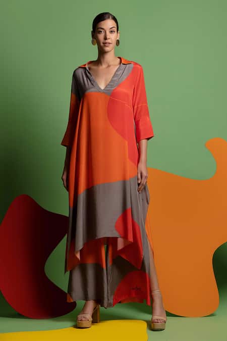 Shop Nautanky Grey Natural Crepe Abstract Shape Print V Neck Girl On The Go Tunic And Pant Set Online at Aza Fashions Shop_Nautanky_Grey Natural Crepe Abstract Shape Print V Neck Girl On The Go Tunic And Pant Set _Online_at_Aza_Fashions