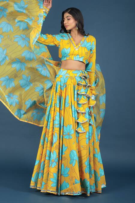 Buy_Pomcha Jaipur_Yellow Muslin, Chiffon Gota Patti V-neck Bush Lily Lehenga Set _Online_at_Aza_Fashions