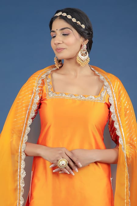 Buy_Pomcha Jaipur_Orange Taffeta, Organza Embroidery Square Neck Striped Sleeve Kurta Pant Set _Online_at_Aza_Fashions