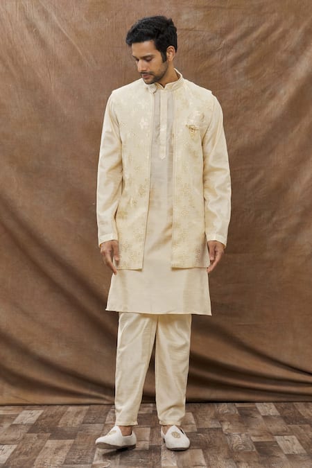 Aham-Vayam Sunahra Geometric Pattern Bundi & Kurta Set 