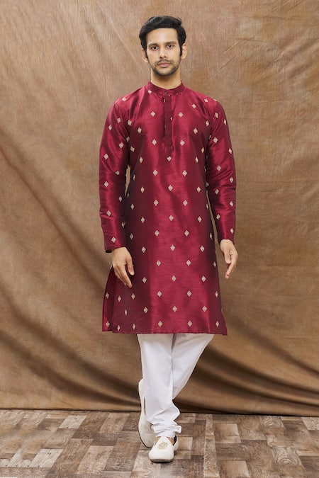Aham-Vayam Kamal Embroidered Kurta Set 