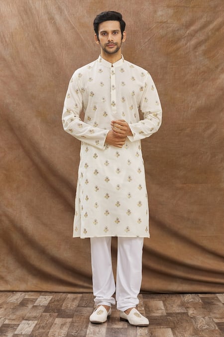 Aham-Vayam Phool Embroidered Kurta Set 