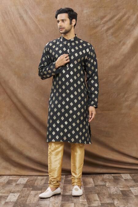 Aham-Vayam Black Cotton Blend Floral Sona Pattern Kurta Set 