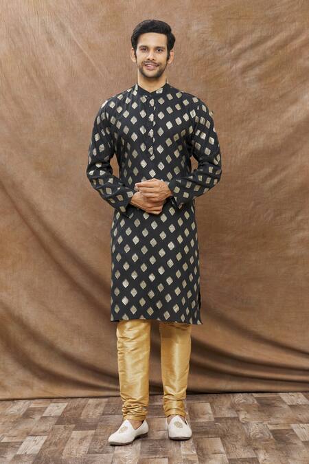 Buy_Aham-Vayam_Black Cotton Blend Sona Floral Pattern Kurta Set_Online_at_Aza_Fashions