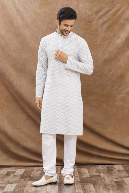 Aham-Vayam Phool Patti Embroidered Kurta Set 