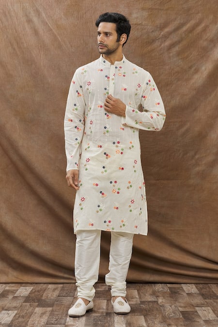Aham-Vayam Floral Embroidered Kurta Set 