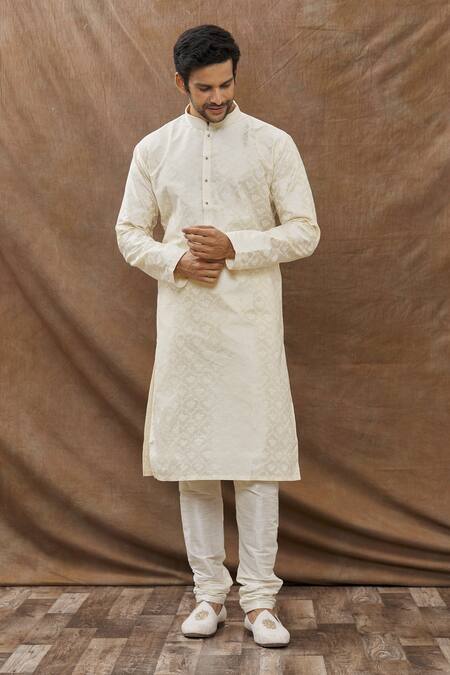 Aham-Vayam Mughal Jaali Pattern Kurta Set 