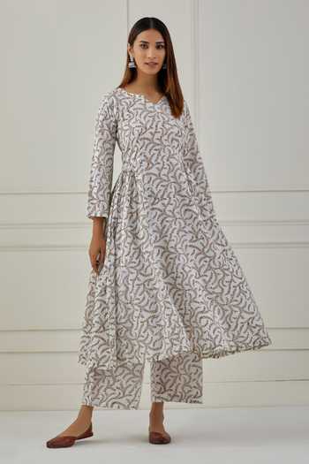 Buy Musal White 100% Cotton Leaf Print Notched Albert Gathered Kurta And Palazzo Set Online at Aza Fashions Buy_Musal_White 100% Cotton Leaf Print Notched Albert Gathered Kurta And Palazzo Set _Online_at_Aza_Fashions