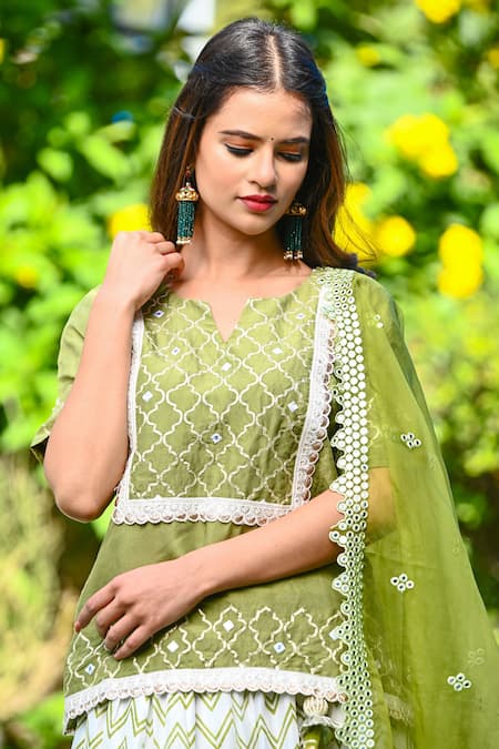 Buy Yuvraani Jaipur Green Silk, Shantoon Mirror, Jaal Notched Embroidered Kurta Lehenga Set Online at Aza Fashions Buy_Yuvraani Jaipur_Green Silk, Shantoon Mirror, Jaal Notched Embroidered Kurta Lehenga Set _Online_at_Aza_Fashions