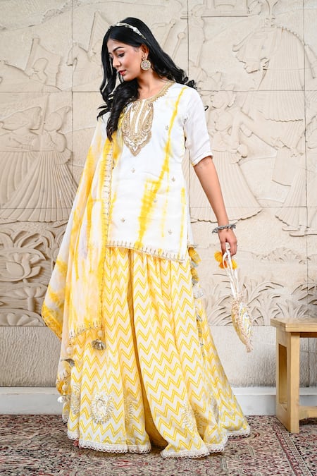 Yuvraani Jaipur Yellow Silk, Organza, Shantoon Zardozi Round Embroidered Kurta Lehenga Set Online at Aza Fashions Yuvraani Jaipur_Yellow Silk, Organza, Shantoon Zardozi Round Embroidered Kurta Lehenga Set _Online_at_Aza_Fashions