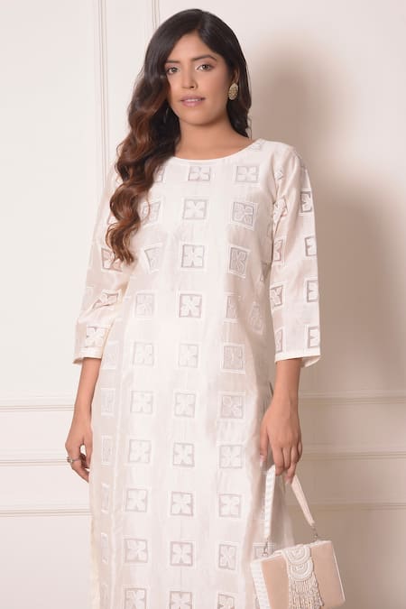 Surabhi Arya_White Organza, Chanderi Thread , Applique Geometric Kurta And Pant Set_at_Aza_Fashions