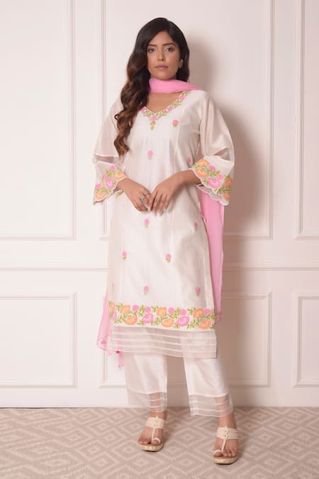 Surabhi Arya Floral Applique Kurta Set 