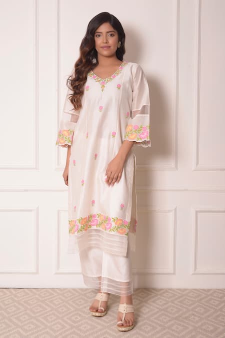 Surabhi Arya_White Organza, Chanderi Floral Applique Work V Neck Kurta Set_Online_at_Aza_Fashions