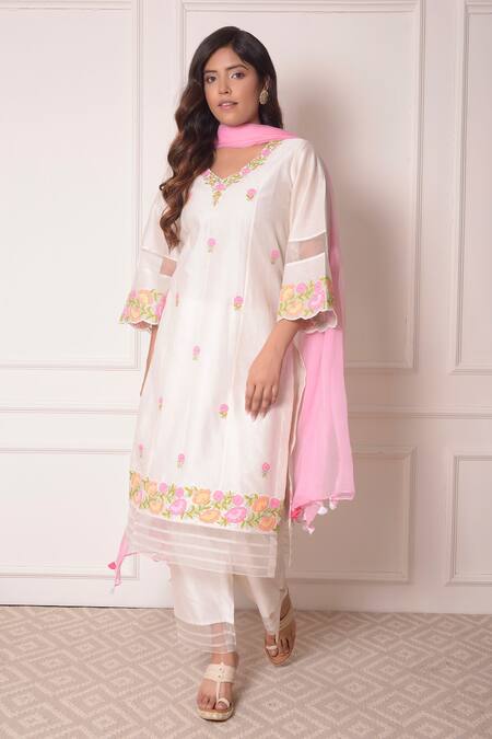 Buy_Surabhi Arya_White Organza, Chanderi Floral Applique Work V Neck Kurta Set_Online_at_Aza_Fashions