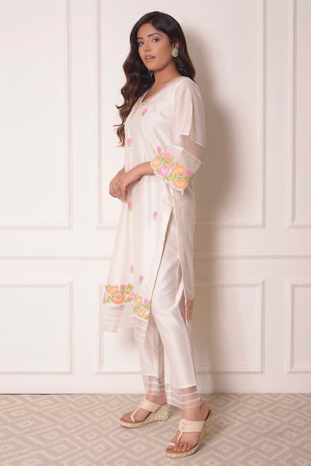 Shop_Surabhi Arya_White Organza, Chanderi Floral Applique Work V Neck Kurta Set_Online_at_Aza_Fashions