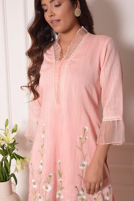 Surabhi Arya_Peach Chanderi Thread Work V Neck Embroidered Kurta And Pant Set _at_Aza_Fashions