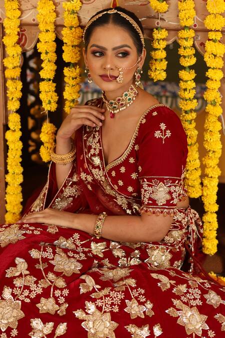 Amrin Khan_Red Velvet Zardozi Floral Motifs Leaf Neck Embroidered Bridal Lehenga Set _at_Aza_Fashions