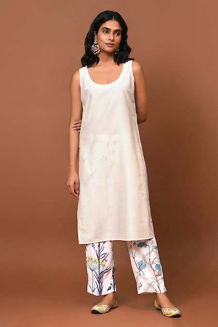 Buy_NUHH_White Cami- Art Silk, Dupatta- Organza, Kurta, Pant- Viscose Floral V Print Set _Online_at_Aza_Fashions