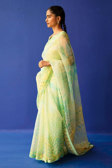 Surbhi Gupta_Yellow Organza Printed Geometric V Neck Maris Saree With Blouse  _Online_at_Aza_Fashions