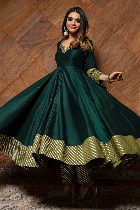Buy Green Crushed Georgette Mirror Lucknowi Work Anarkali Dress – Empress  Clothing