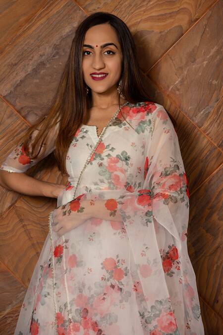 Shop Pomcha Jaipur White Anarkali, Dupatta Organza, Pant Cotton Floral Notched Print Set Online at Aza Fashions Shop_Pomcha Jaipur_White Anarkali, Dupatta Organza, Pant Cotton Floral Notched Print Set _Online_at_Aza_Fashions