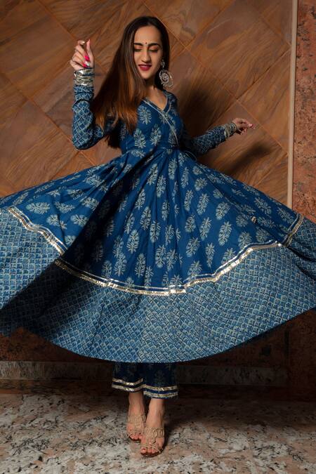 Pomcha Jaipur_Blue Cotton Floral Motifs V Neck Hand Block Print Angarkha Set_Online_at_Aza_Fashions
