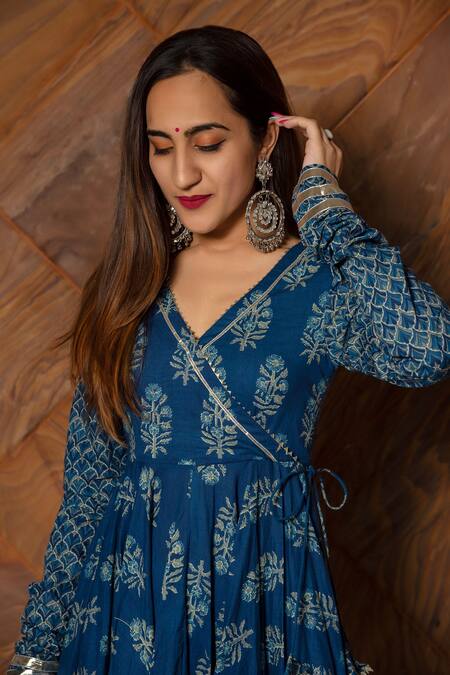 Buy_Pomcha Jaipur_Blue Cotton Floral Motifs V Neck Hand Block Print Angarkha Set_Online_at_Aza_Fashions