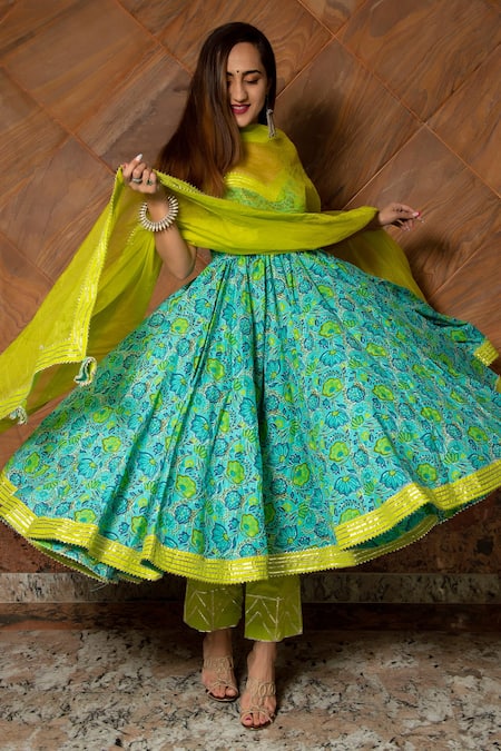 Buy_Pomcha Jaipur_Green Anarkali, Dupatta Organza, Pant Cotton Floral Sweetheart Printed Set _Online_at_Aza_Fashions