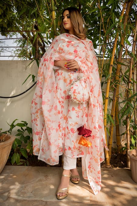 Pomcha Jaipur_White Kurta And Dupatta Modal , Pant Pure Floral Motifs Print Set _Online_at_Aza_Fashions