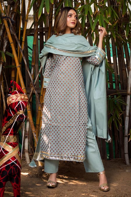 Pomcha Jaipur Grey Cotton Floral Motifs V Neck Hand Block Print Kurta Set Online at Aza Fashions Pomcha Jaipur_Grey Cotton Floral Motifs V Neck Hand Block Print Kurta Set _Online_at_Aza_Fashions