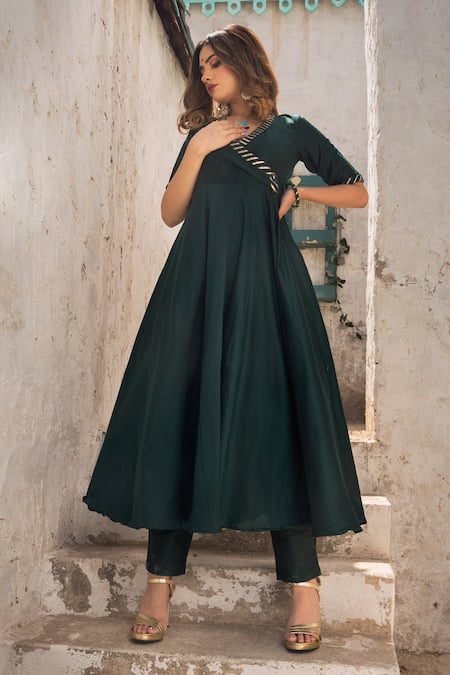 Pomcha Jaipur_Green Cotton Silk, Dupatta Organza V Neck Angarkha Pant Set _Online_at_Aza_Fashions