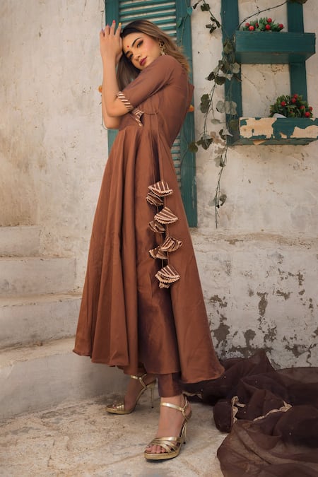Pomcha Jaipur Brown Cotton Silk, Dupatta Organza V Neck Angarkha Pant Set Online at Aza Fashions Pomcha Jaipur_Brown Cotton Silk, Dupatta Organza V Neck Angarkha Pant Set _Online_at_Aza_Fashions