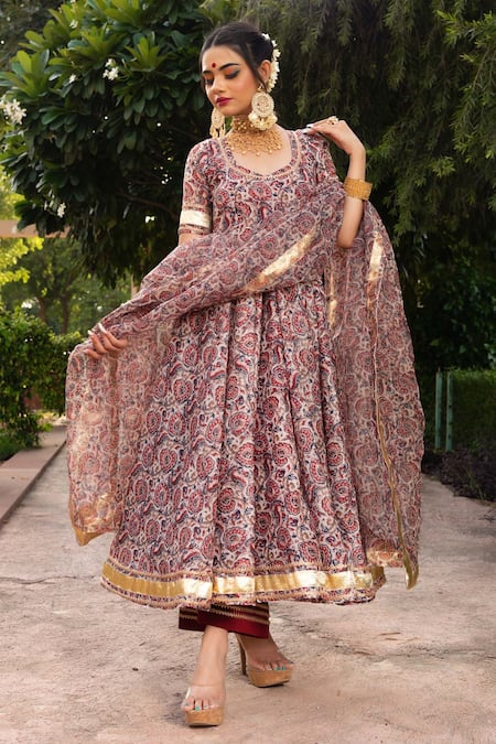 Pomcha Jaipur_Maroon Organza And Cotton Floral Print Leaf Neck Hand Block Anarkali Set _Online_at_Aza_Fashions