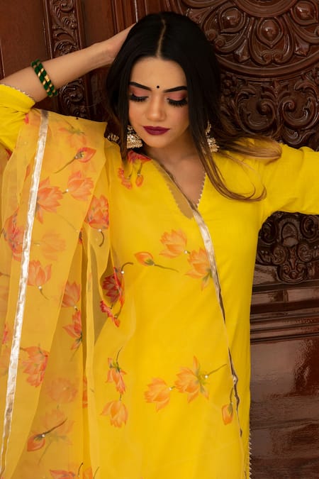 Pomcha Jaipur Yellow Dupatta Organza, Pant Cotton Silk, Top Gota, Kurta Set With Embellished Online at Aza Fashions Pomcha Jaipur_Yellow Dupatta Organza, Pant Cotton Silk, Top Gota, Kurta Set With Embellished _Online_at_Aza_Fashions