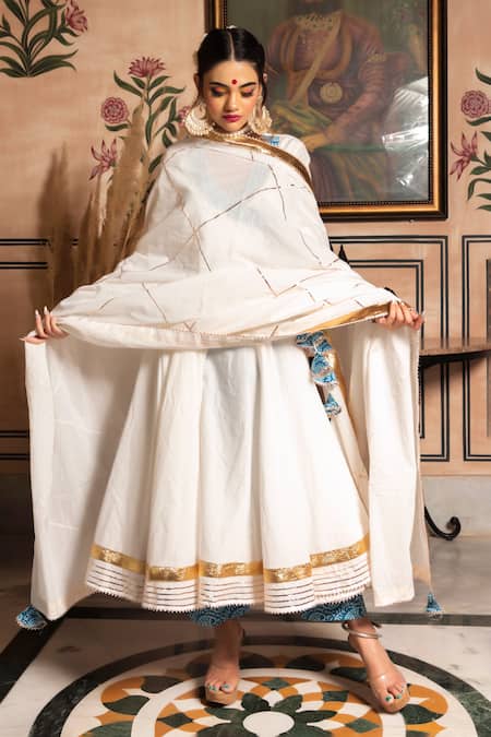 Buy_Pomcha Jaipur_White Cotton Paisley Motifs V Neck Angarkha Set _Online_at_Aza_Fashions