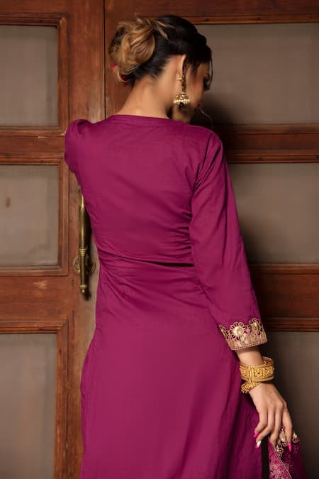 Shop Pomcha Jaipur Purple Cotton, Dupatta Soft Net Floral Motifs V Neck Straight Kurta Set at Aza Fashions Shop_Pomcha Jaipur_Purple Cotton, Dupatta Soft Net Floral Motifs V Neck Straight Kurta Set _at_Aza_Fashions