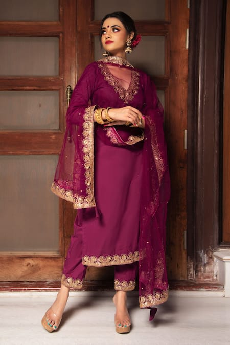 Pomcha Jaipur Purple Cotton, Dupatta Soft Net Floral Motifs V Neck Straight Kurta Set Online at Aza Fashions Pomcha Jaipur_Purple Cotton, Dupatta Soft Net Floral Motifs V Neck Straight Kurta Set _Online_at_Aza_Fashions