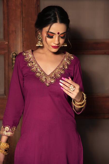 Buy Pomcha Jaipur Purple Cotton, Dupatta Soft Net Floral Motifs V Neck Straight Kurta Set Online at Aza Fashions Buy_Pomcha Jaipur_Purple Cotton, Dupatta Soft Net Floral Motifs V Neck Straight Kurta Set _Online_at_Aza_Fashions