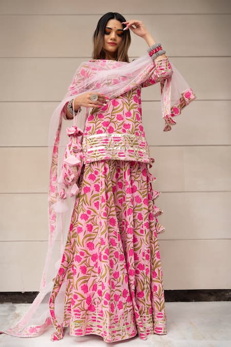 Pomcha Jaipur_Pink Cotton, Dupatta Soft Net Floral Motifs Hand Block Print Skirt Kurta Set _Online_at_Aza_Fashions