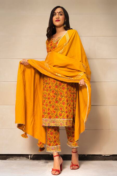 POMCHA JAIPUR_Yellow Cotton Hand Block Print Floral Motifs Leaf Neck Kurta Set _Online_at_Aza_Fashions