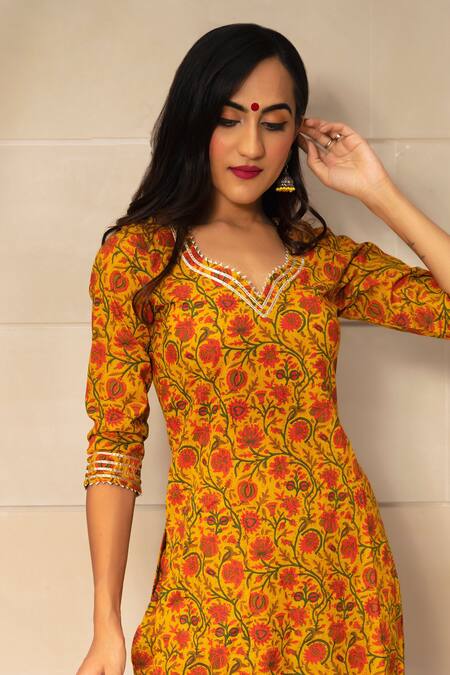 Buy_POMCHA JAIPUR_Yellow Cotton Hand Block Print Floral Motifs Leaf Neck Kurta Set _Online_at_Aza_Fashions