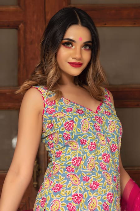 Buy_Pomcha Jaipur_Pink Cotton And Soft Net Hand Block V Neck Print Kurta Pant Set _Online_at_Aza_Fashions