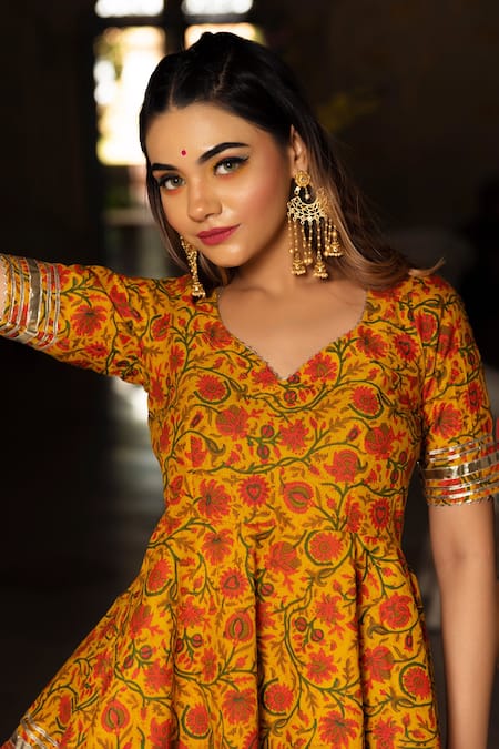 Buy_Pomcha Jaipur_Yellow Cotton Hand Block Leaf Neck Print Kurta Sharara Set _Online_at_Aza_Fashions