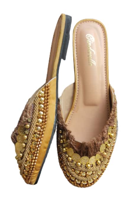 Shop Cinderella By Heena Yusuf Beige Banjara Embroidered Mojaris at Aza Fashions Shop_Cinderella By Heena Yusuf_Beige Banjara Embroidered Mojaris _at_Aza_Fashions