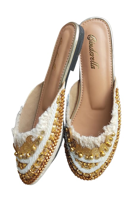 Shop Cinderella By Heena Yusuf Ivory Banjara Embroidered Mojaris at Aza Fashions Shop_Cinderella By Heena Yusuf_Ivory Banjara Embroidered Mojaris _at_Aza_Fashions