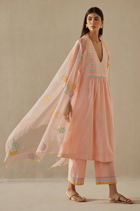 Sureena Chowdhri_Peach Organza, Silk Chanderi Thread Work, Applique V Neck Flared Kurta Set_Online_at_Aza_Fashions
