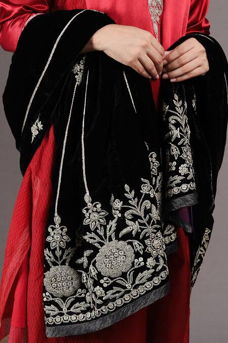 Shop Shades Of India Black Zari Velvet Floral Embroidered Shawl at Aza Fashions Shop_Shades Of India_Black Zari Velvet Floral Embroidered Shawl_at_Aza_Fashions
