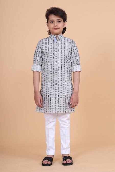 Raghavendra Rathore Blue_Blue Cotton Linear Print Kurta _Online_at_Aza_Fashions