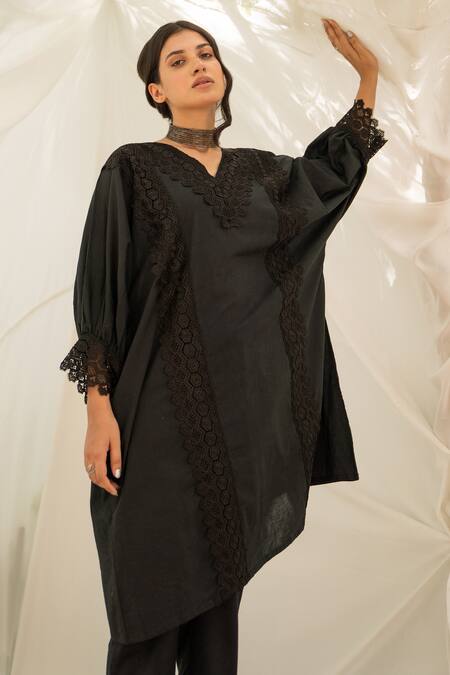Avaasya Jaipur_Black Cotton Floral V Neck Embroidered Kurta And Pant Set _Online_at_Aza_Fashions